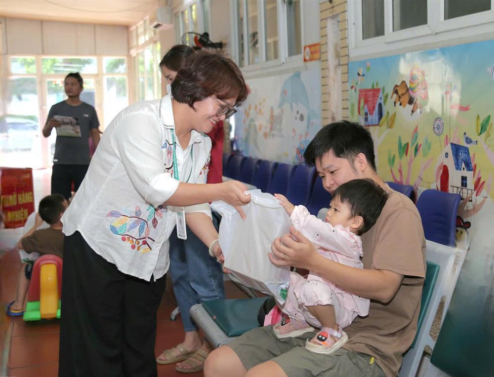 /images/companies/benhvienducgiang/images/2025/hoạt động bv 2025/tháng 10/trung thu.jpg